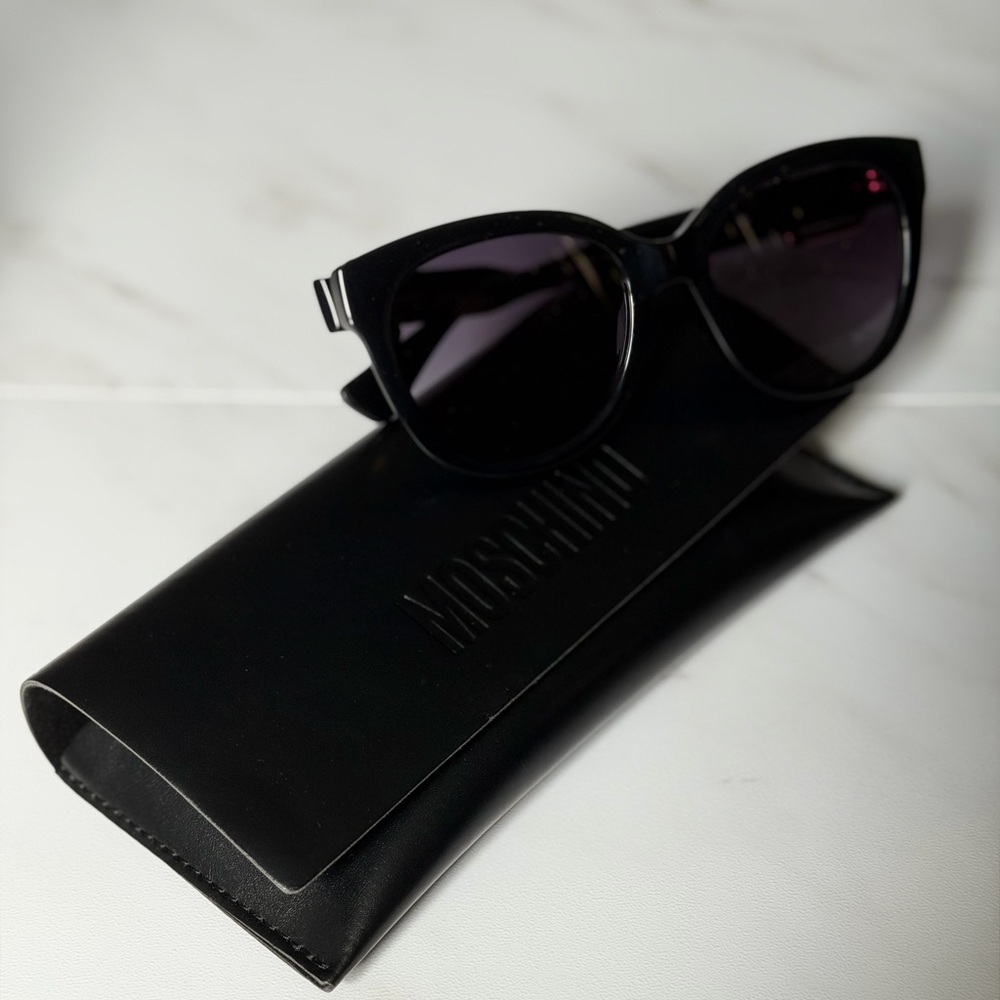 Moschino Black Cat Eye Sunglasses Gradient Lens Retro With Case